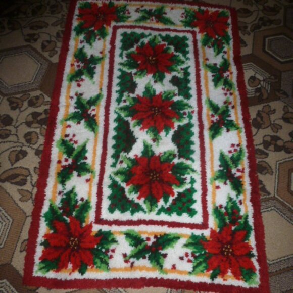 Festive Christmas Theme Waved Rug – 53" x 33" – New - Picture 2 of 8